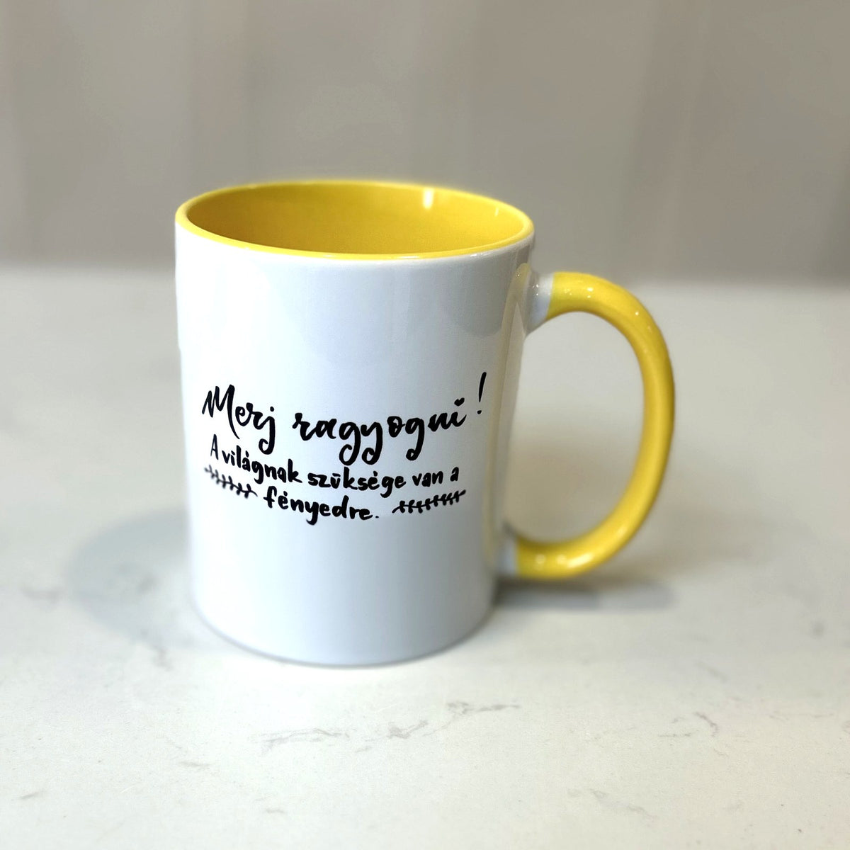 Merj ragyogni! motivációs bögre, sárga, MonikArt