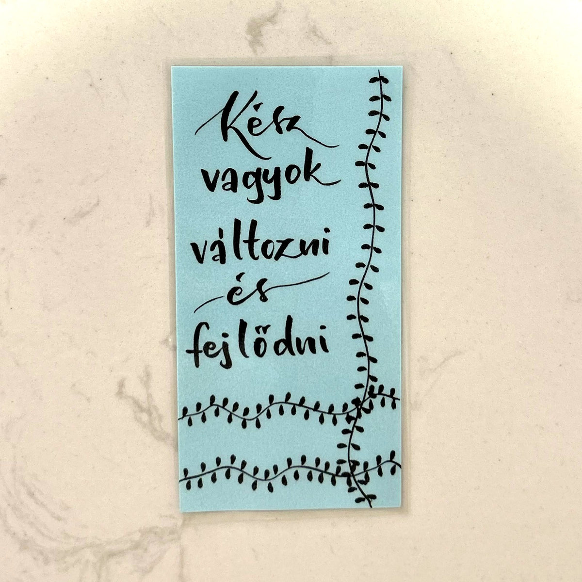 Kész vagyok változni és fejlődni motivációs könyvjelző, MonikArt