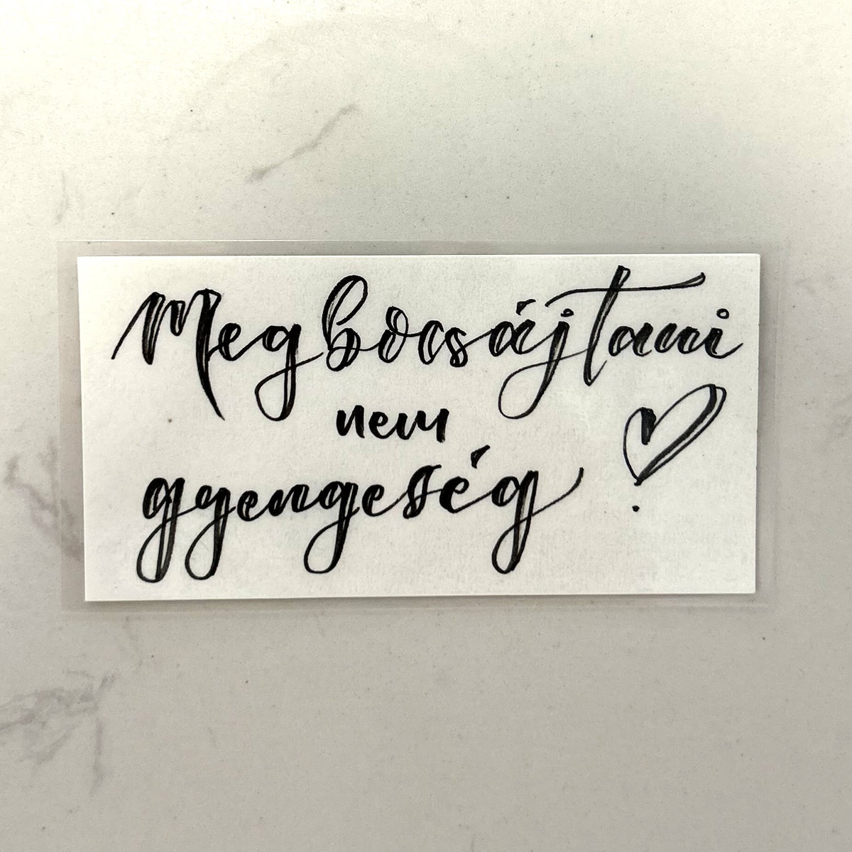 Megbocsájtani nem gyengeség motivációs könyvjelző, MonikArt