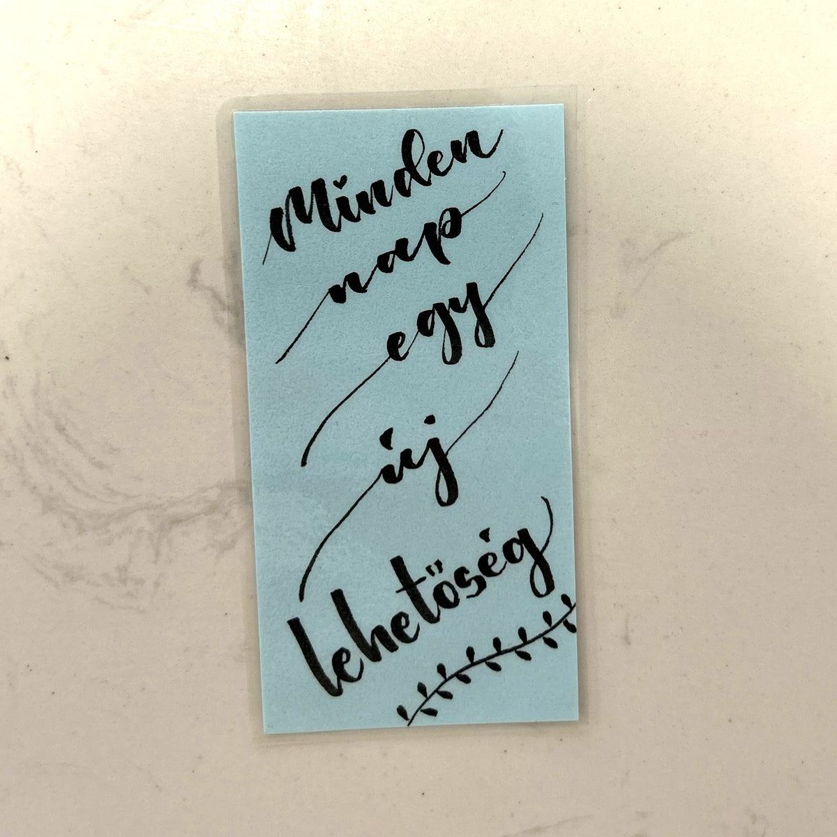 Minden nap egy új lehetőség motivációs könyvjelző, MonikArt