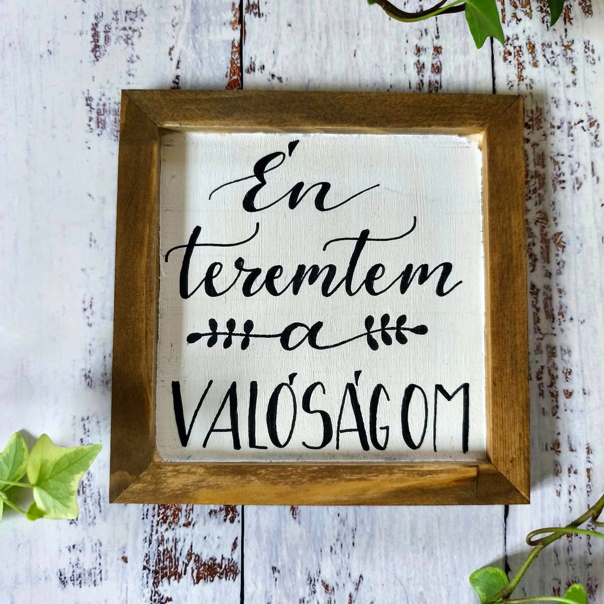 Én teremtem a valóságom motivációs tábla, 15×15 cm, barna keret, MonikArt