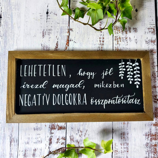 Lehetetlen, hogy jól érezd magad motivációs tábla, 30×15 cm, MonikArt